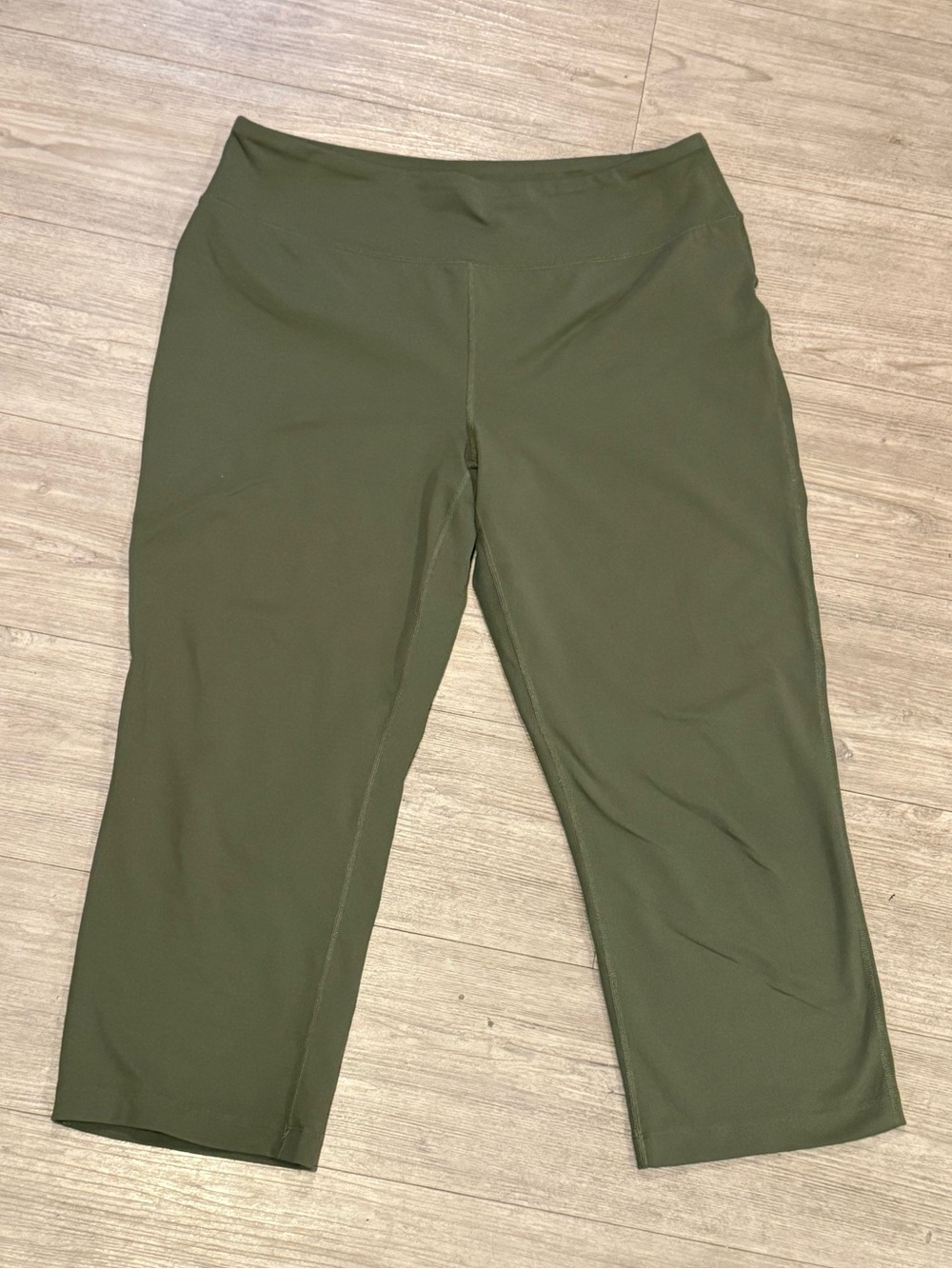 Lands’ End Olive Green Wide Leg Cropped Pants – Women’s Large (14–16)